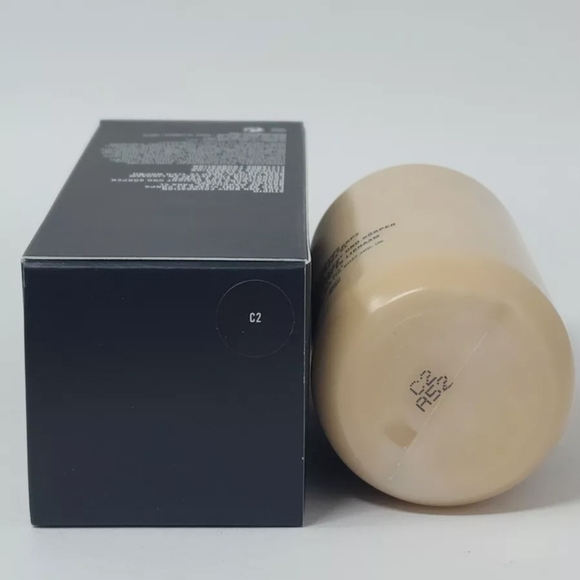 New!!! MAC Studio Face & Body Foundation C2 Jumbo Size 120 ml / 4.0 oz - Picture 3 of 4